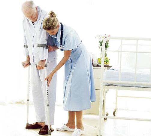 照顧老人的保姆怎么挑選？